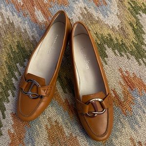 Kastadiva brand new kitten heel butter soft leather